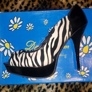 NIB VINTAGE DE BLOSSOM Y2K  FUR FURRY FUZZY ZEBRA BLACK PATENT PEEP TOE HEELS